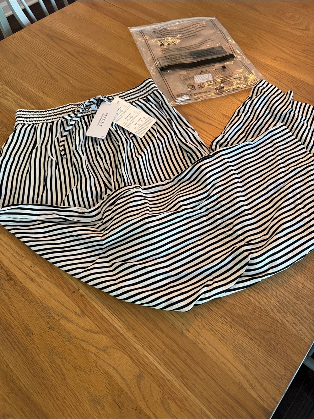 Striped Elastic-Waist pants - Black and White